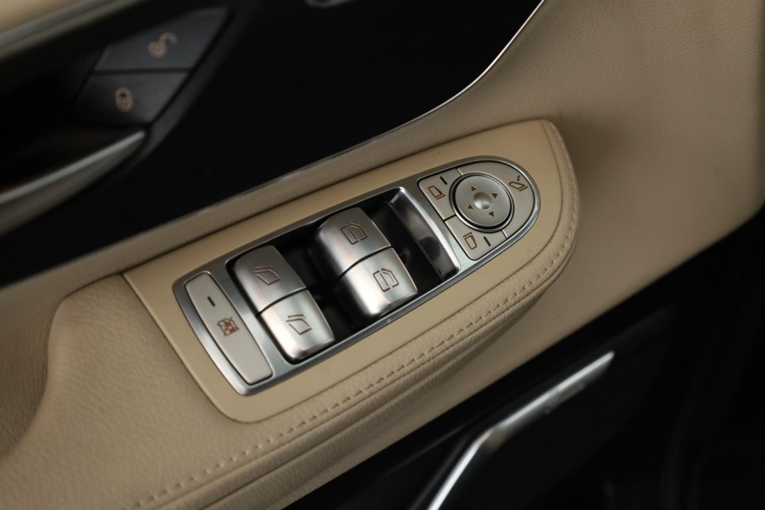 Mercedes-Benz V 300d 4MATIC Extralong Avantgarde - foto 18