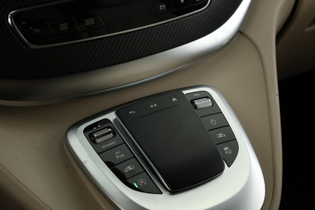 Mercedes-Benz V 300d 4MATIC Extralong Avantgarde - foto 19