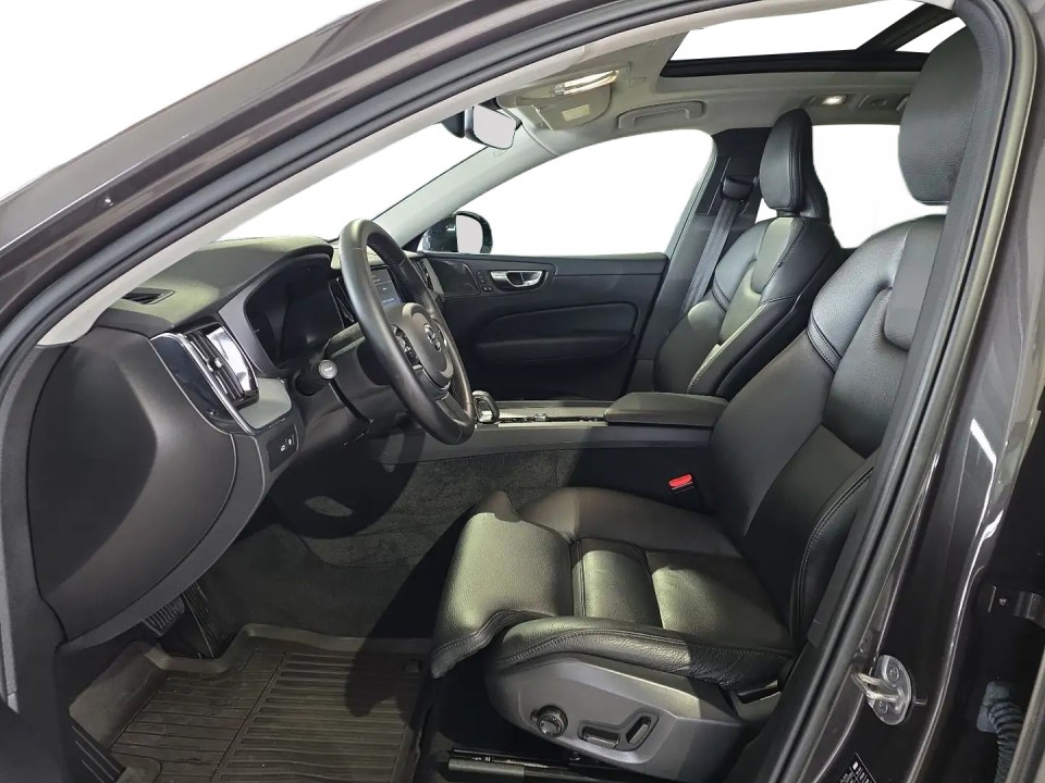 Volvo XC 60 T6 Plus Dark Recharge - foto 11