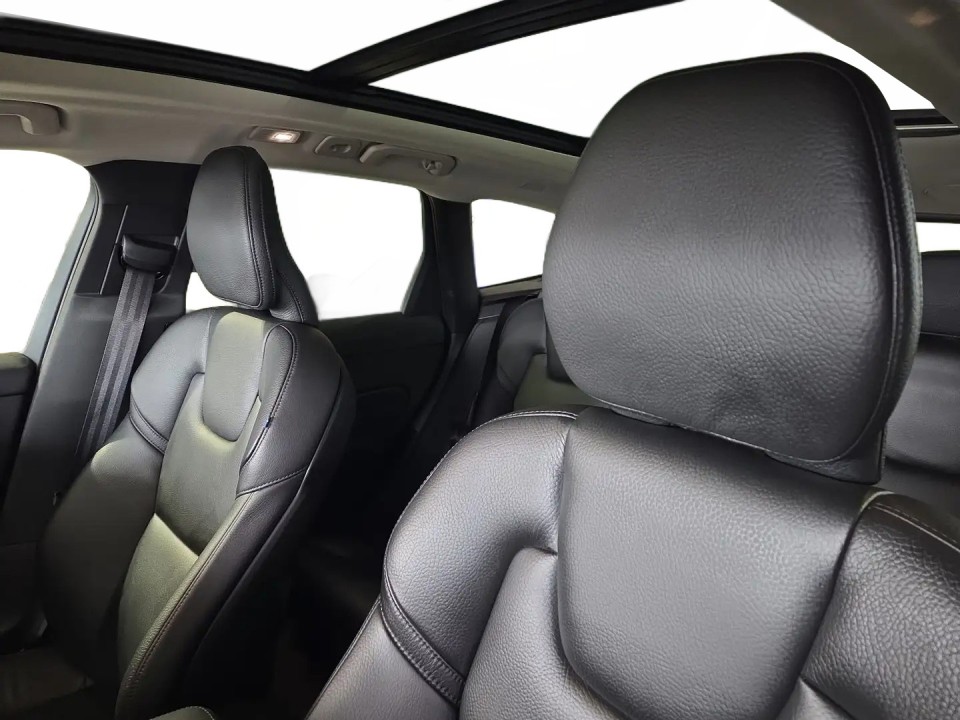 Volvo XC 60 T6 Plus Dark Recharge - foto 27