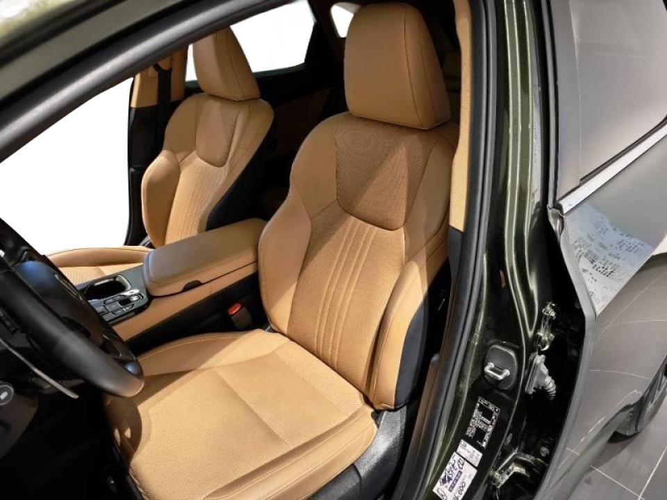 Lexus Seria NX 450h+ - foto 12