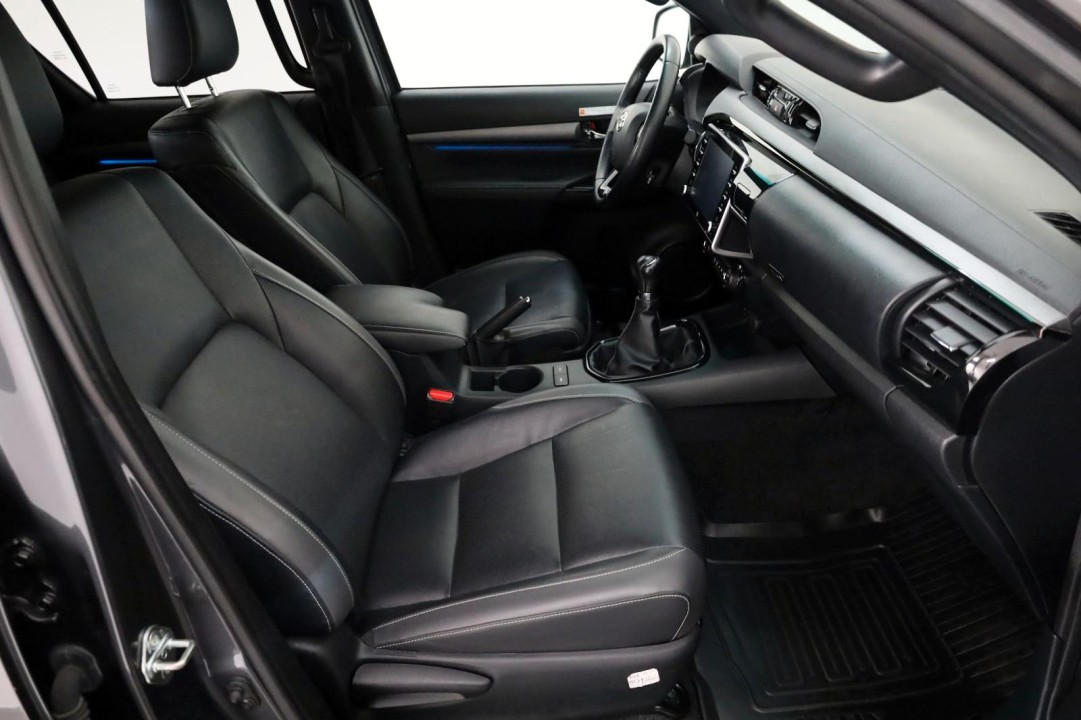 Toyota Hilux Invincible - foto 12