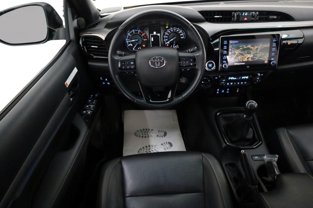 Toyota Hilux Invincible - foto 17