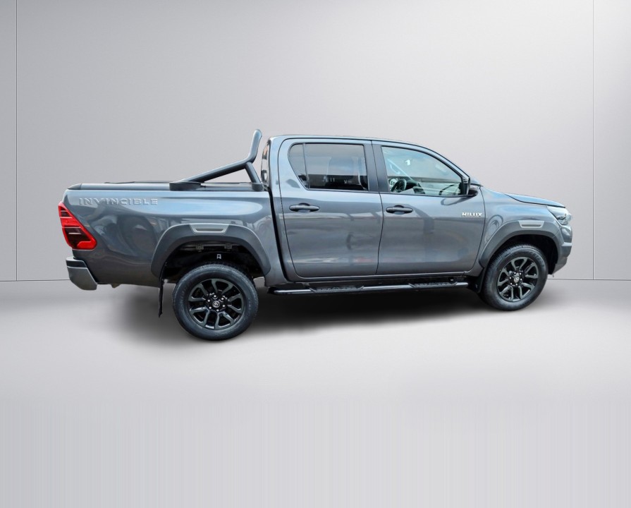 Toyota Hilux Invincible (2)
