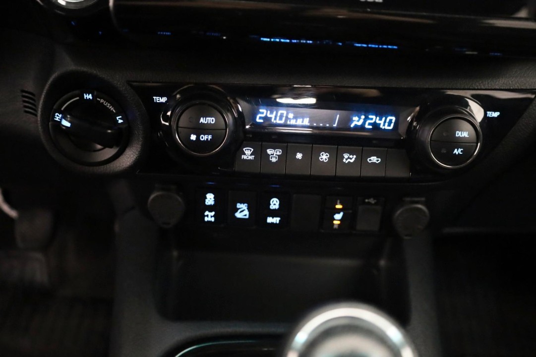 Toyota Hilux Invincible - foto 20