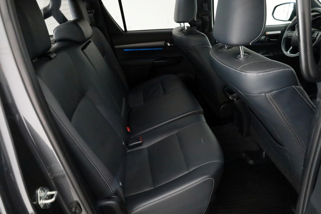 Toyota Hilux Invincible - foto 13