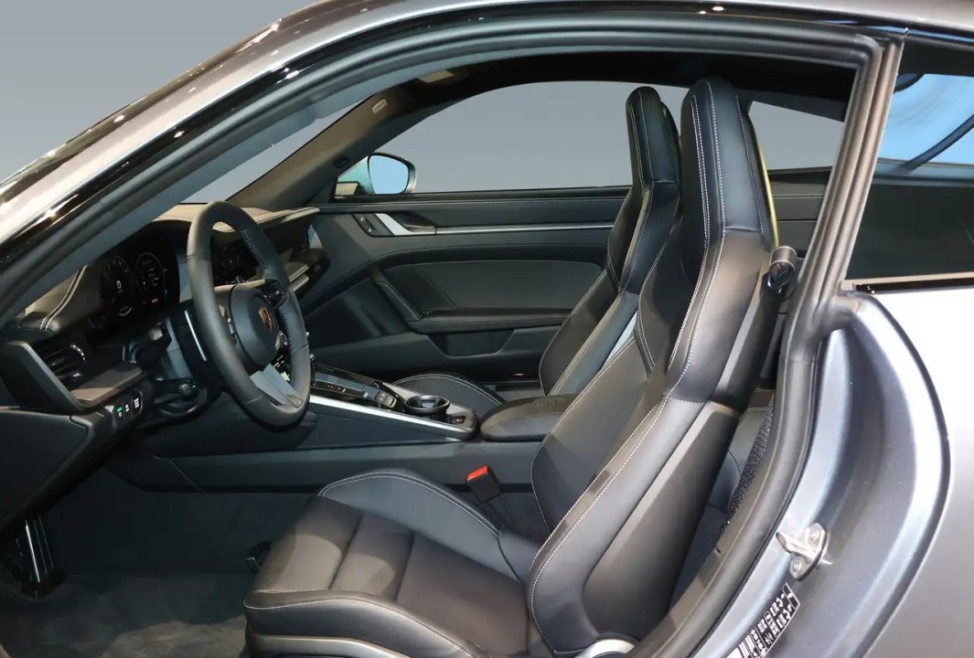 Porsche 911 Carrera - foto 8