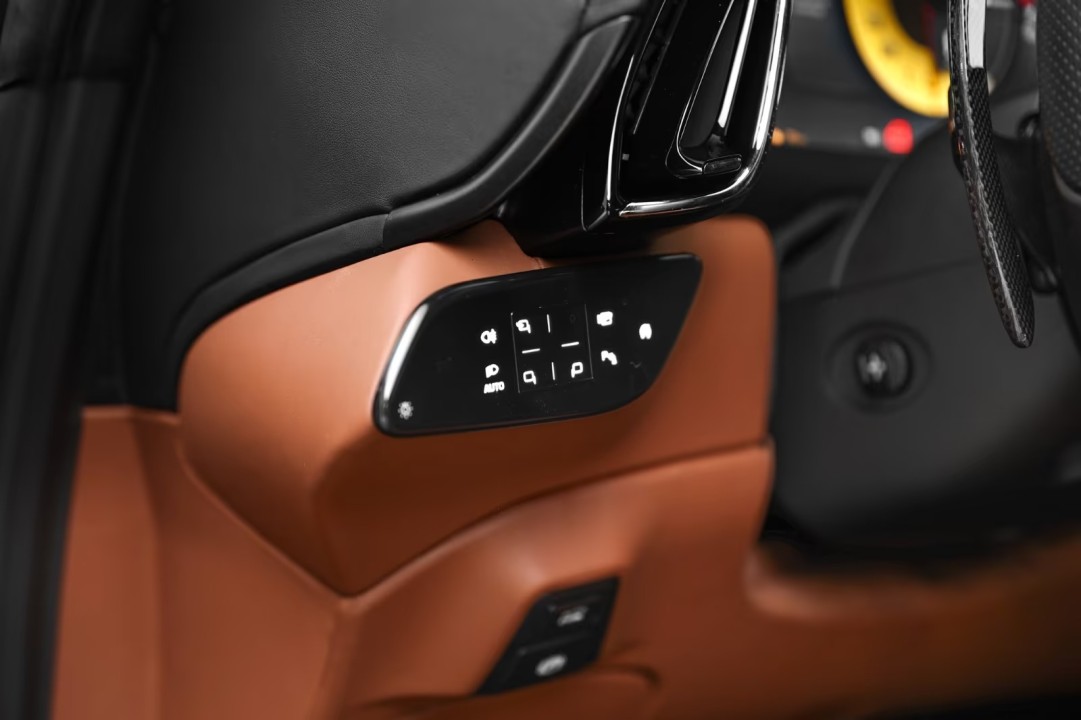 Ferrari Roma - foto 13