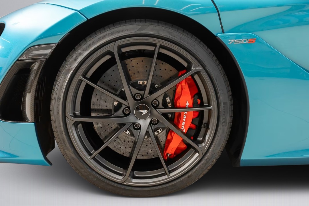 McLaren 750S Coupe - foto 27