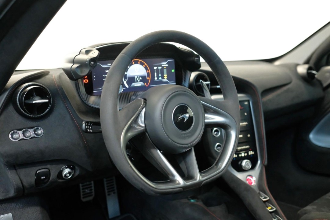 McLaren 750S Coupe - foto 13