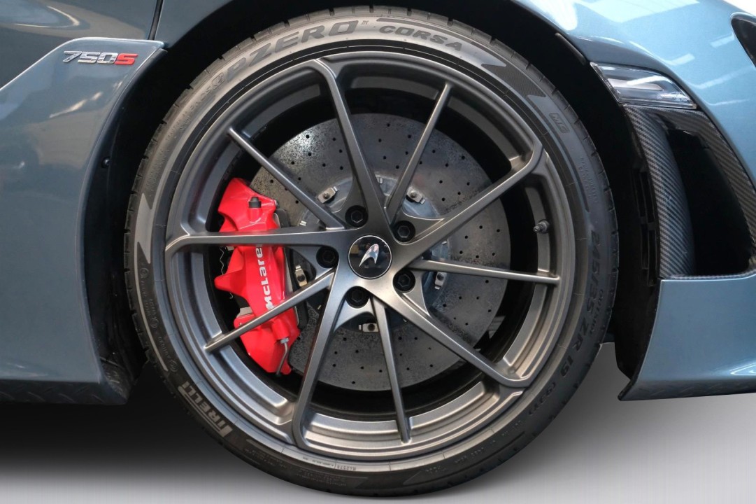 McLaren 750S Coupe - foto 35