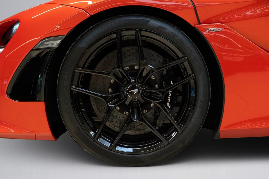 McLaren 750S Coupe - foto 23