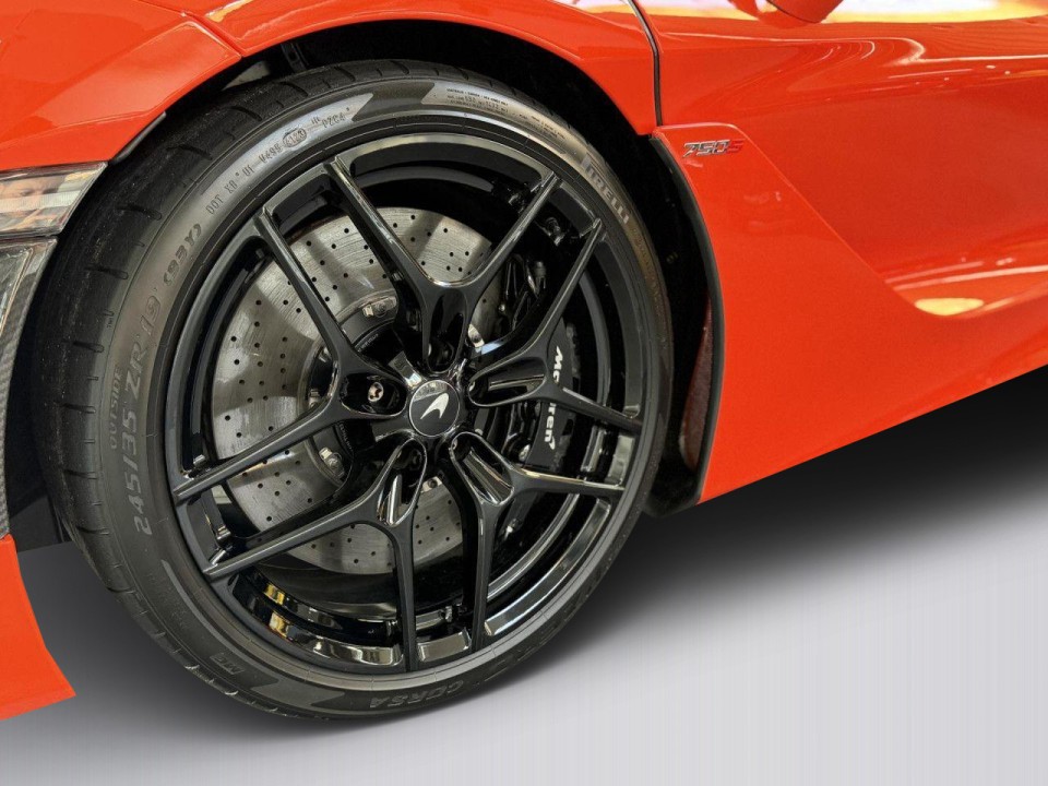 McLaren 750S - foto 21