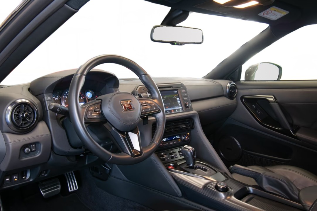 Nissan GT-R - foto 8