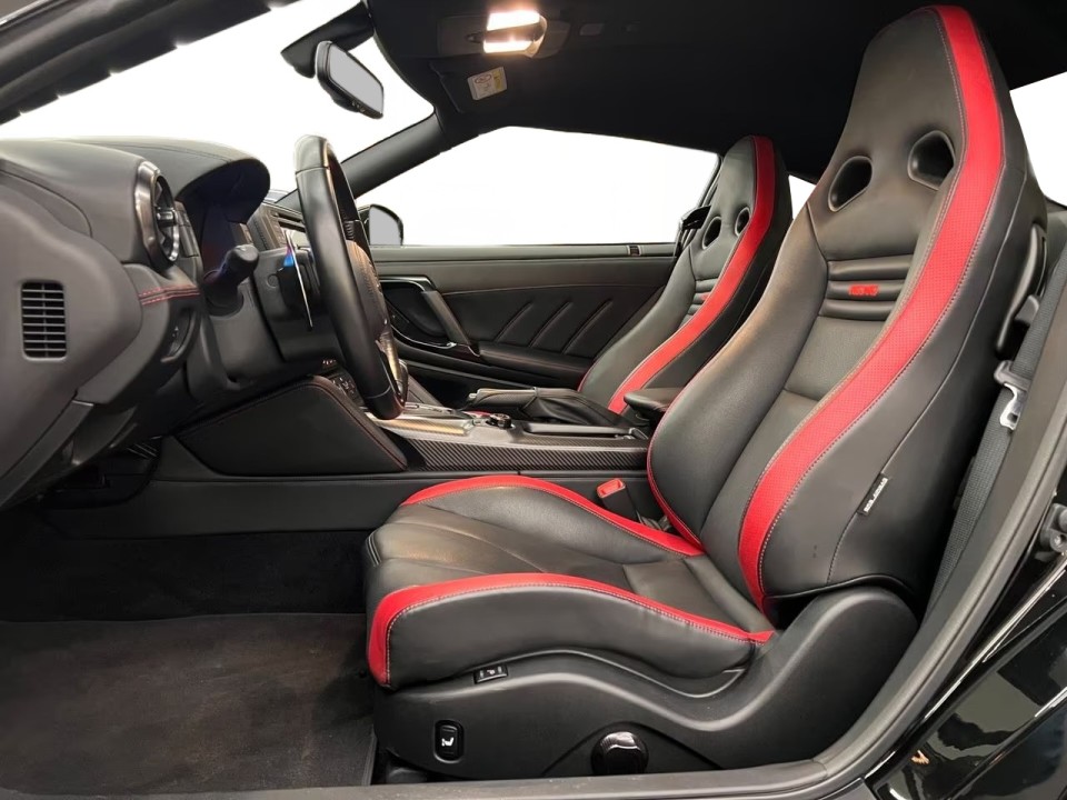 Nissan GT-R - foto 9