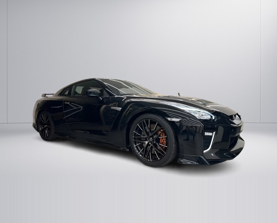 Nissan GT-R (2)