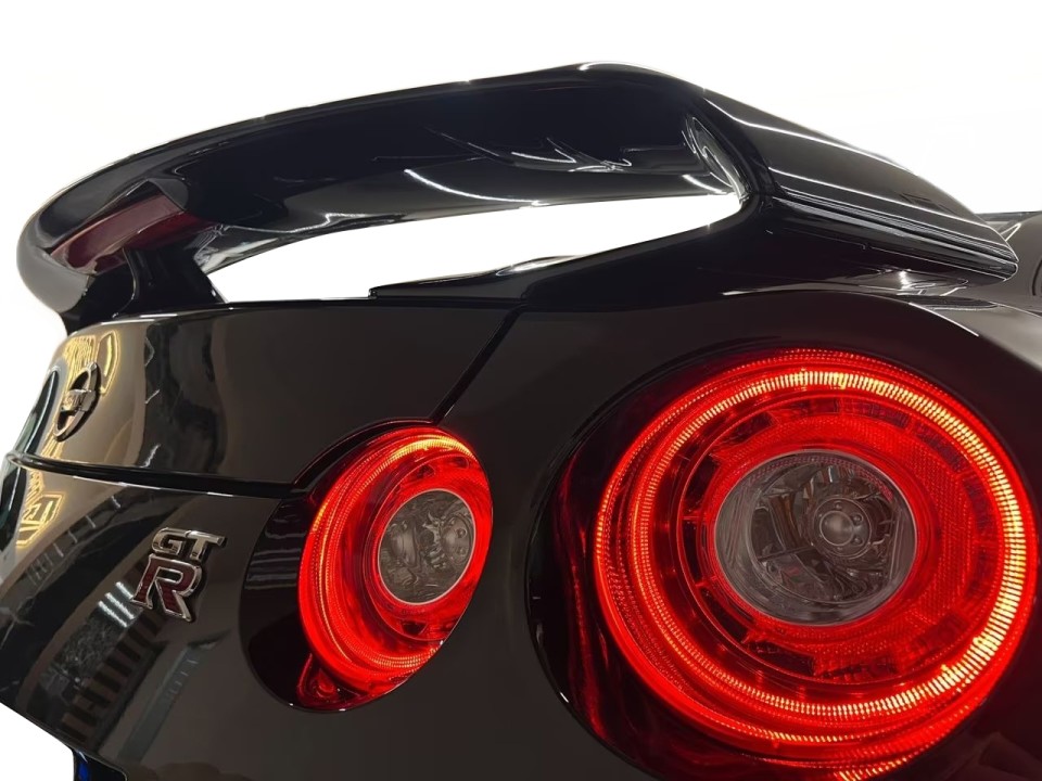 Nissan GT-R - foto 13