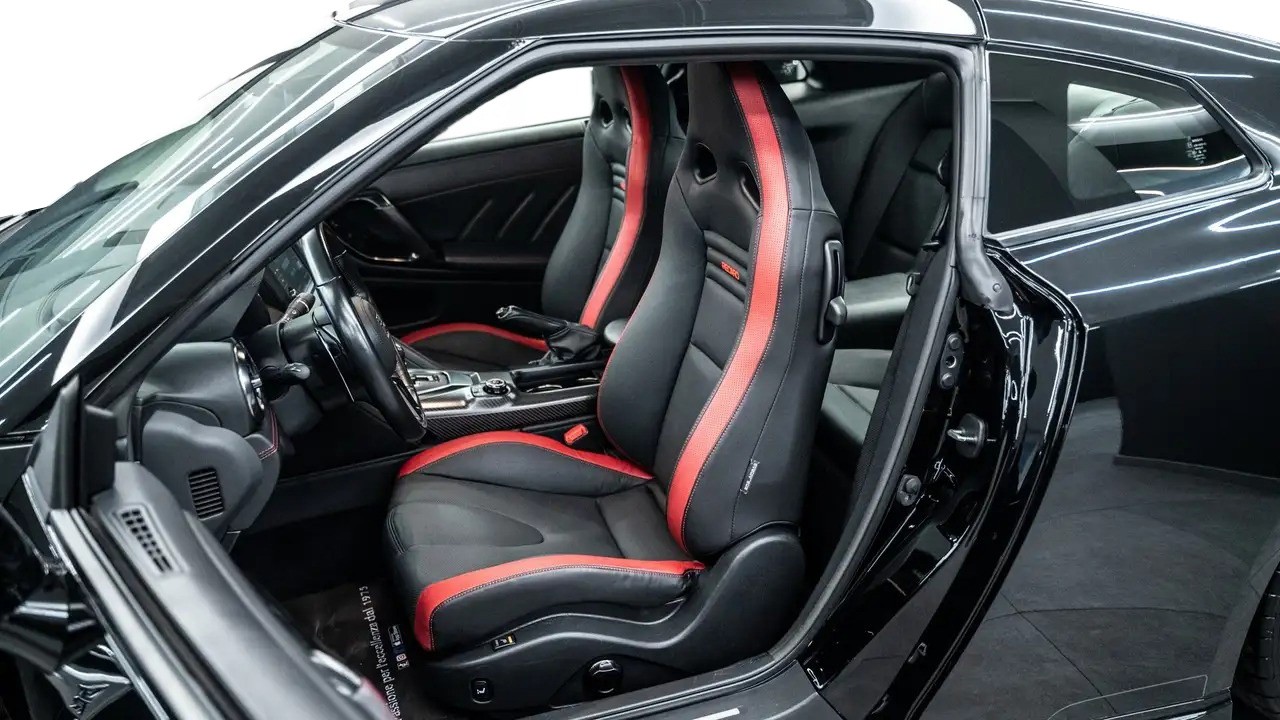 Nissan GT-R - foto 8