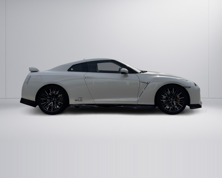 Nissan GT-R Prestige Edition (2)