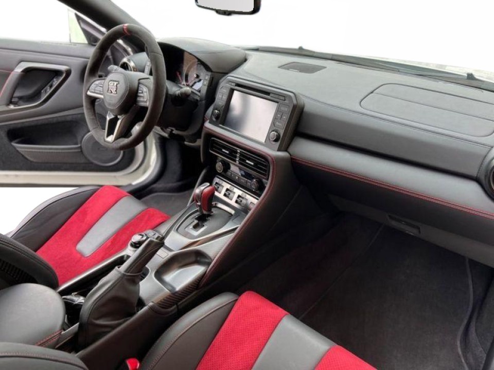 Nissan GT-R - foto 9