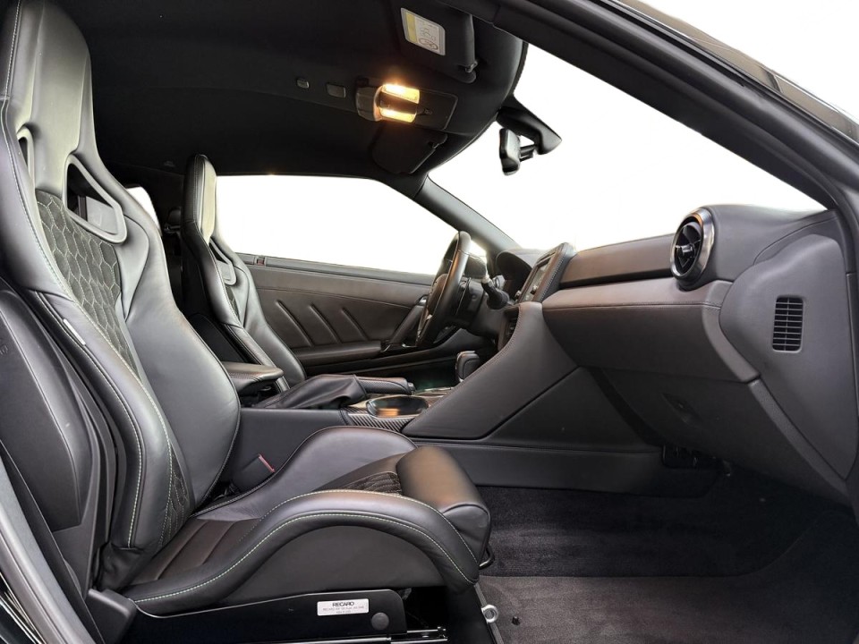 Nissan GT-R Prestige Edition - foto 12