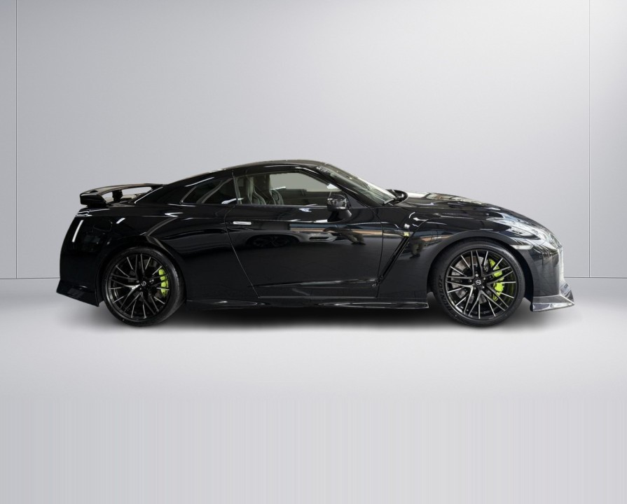 Nissan GT-R Prestige Edition (2)