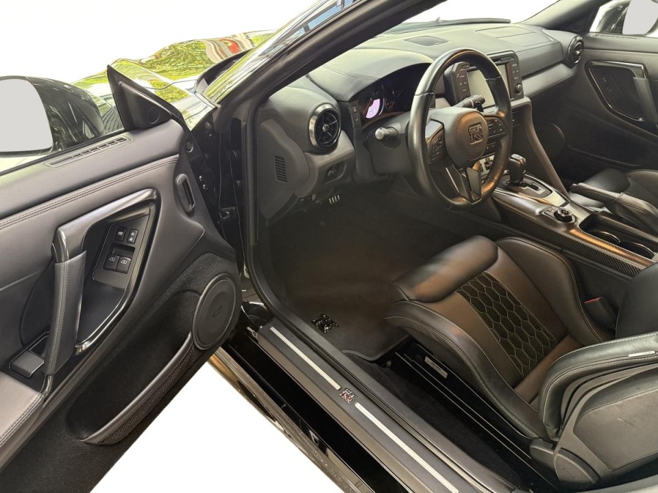 Nissan GT-R Prestige Edition - foto 14