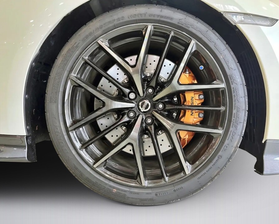 Nissan GT-R - foto 15