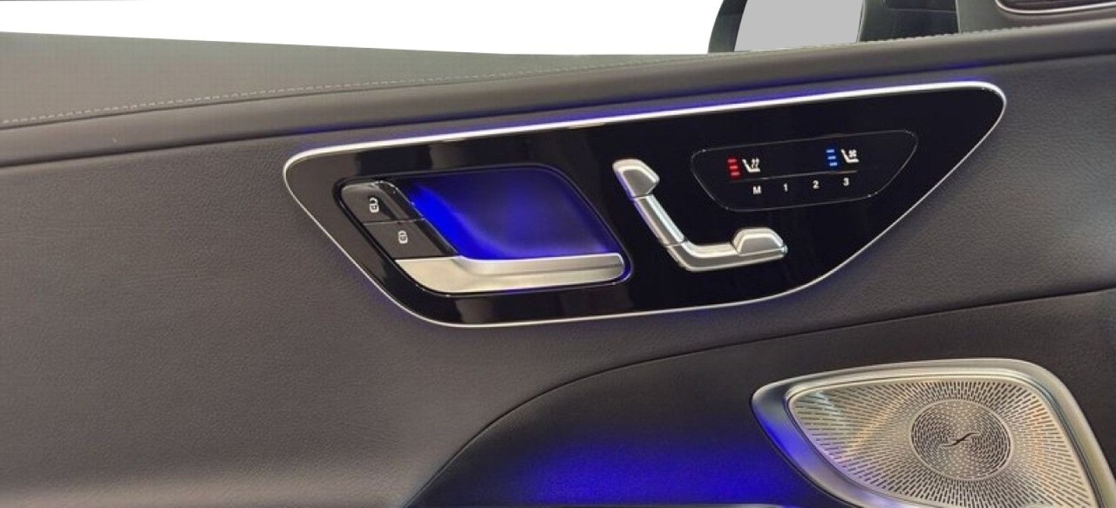 Mercedes-Benz C 300e - foto 11