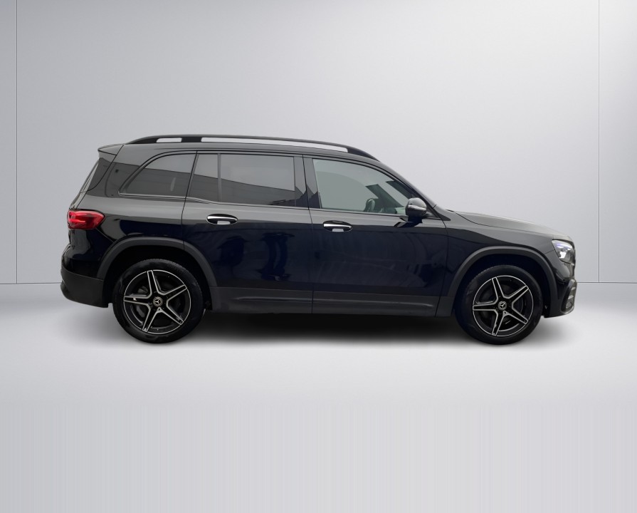 Mercedes-Benz GLB 220 4MATIC AMG Line (2)