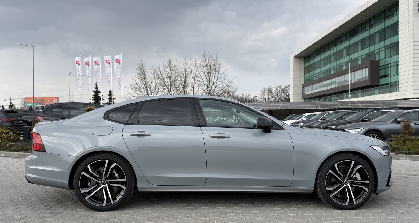Volvo S90 Recharge T8 Ultimate Dark (2)