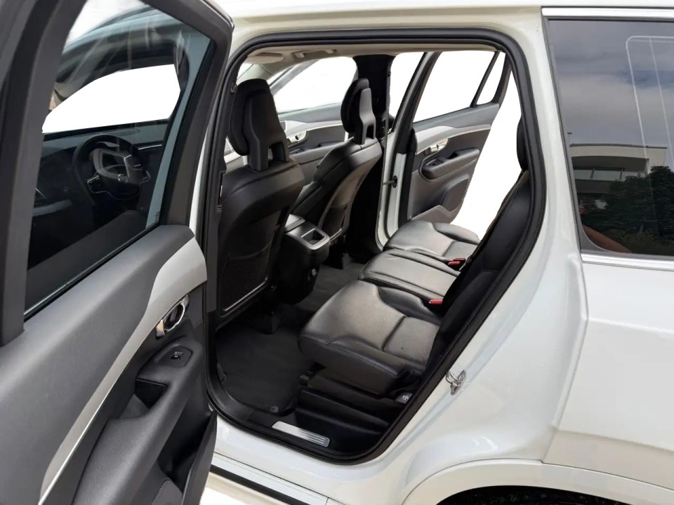 Volvo XC 90 B5 AWD Momentum Pro - foto 14