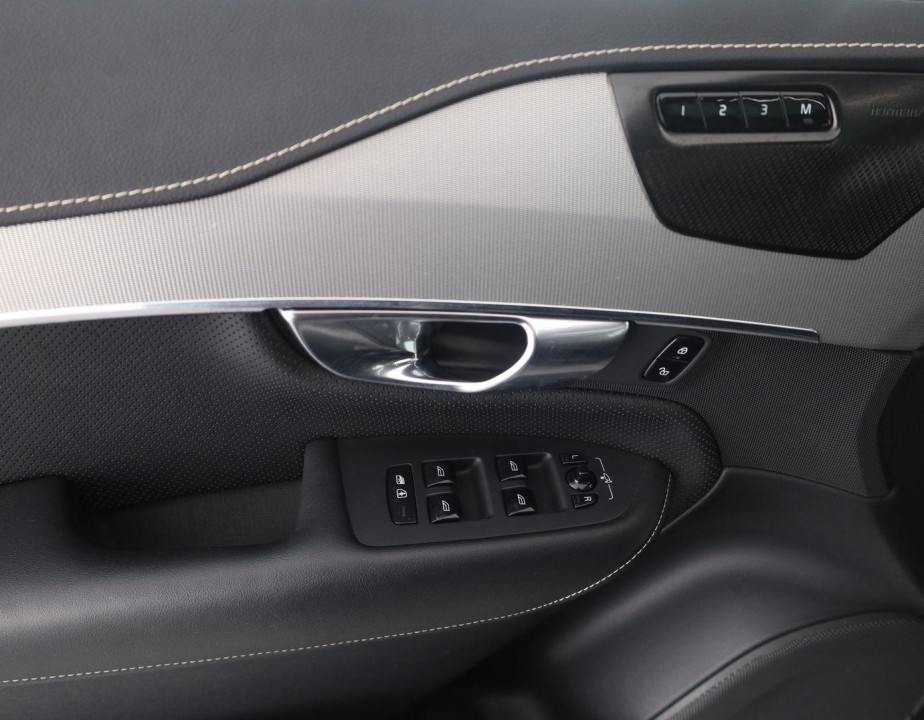 Volvo XC 90 T8 Recharge AWD R-Design - foto 22