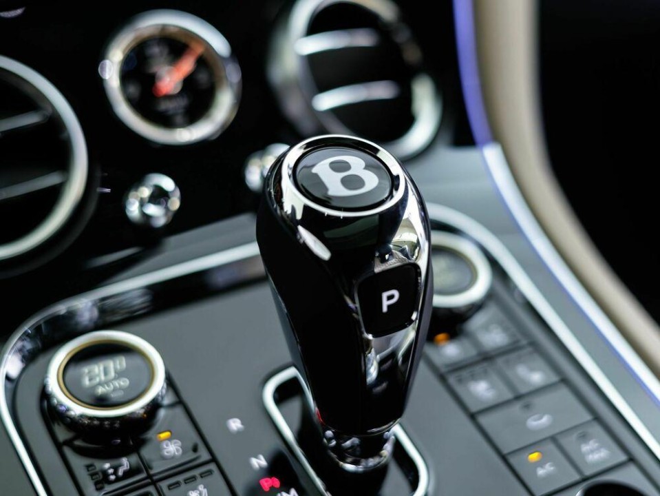 Bentley Continental GT Azure - foto 13