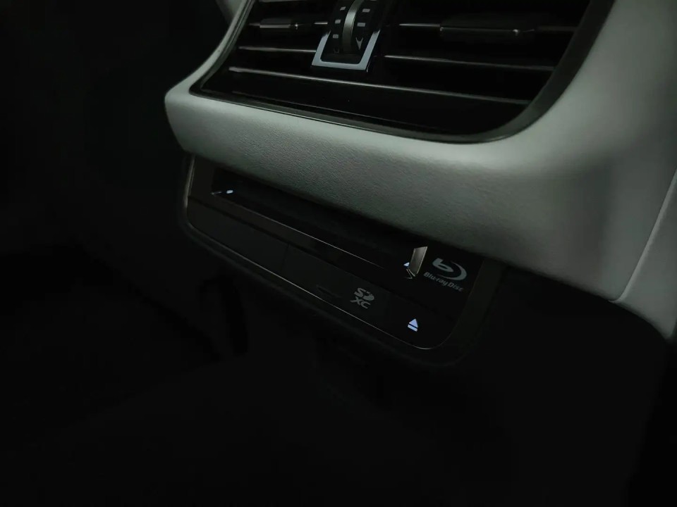 Lexus Seria LS 500h - foto 29