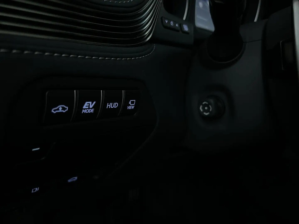 Lexus Seria LS 500h - foto 23