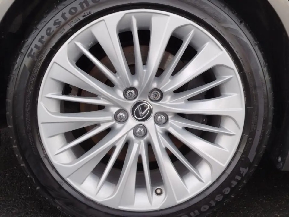 Lexus Seria LS 500h Executive - foto 47