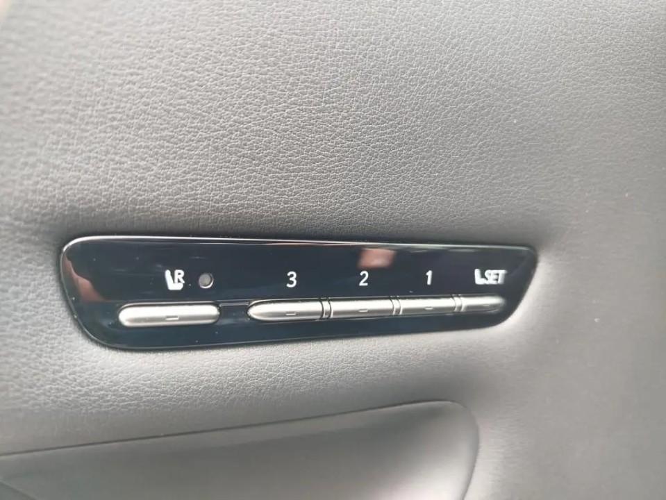 Lexus Seria LS 500h Executive - foto 36