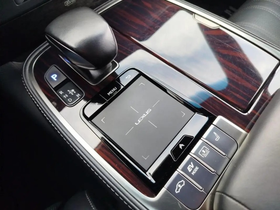 Lexus Seria LS 500h Executive - foto 17