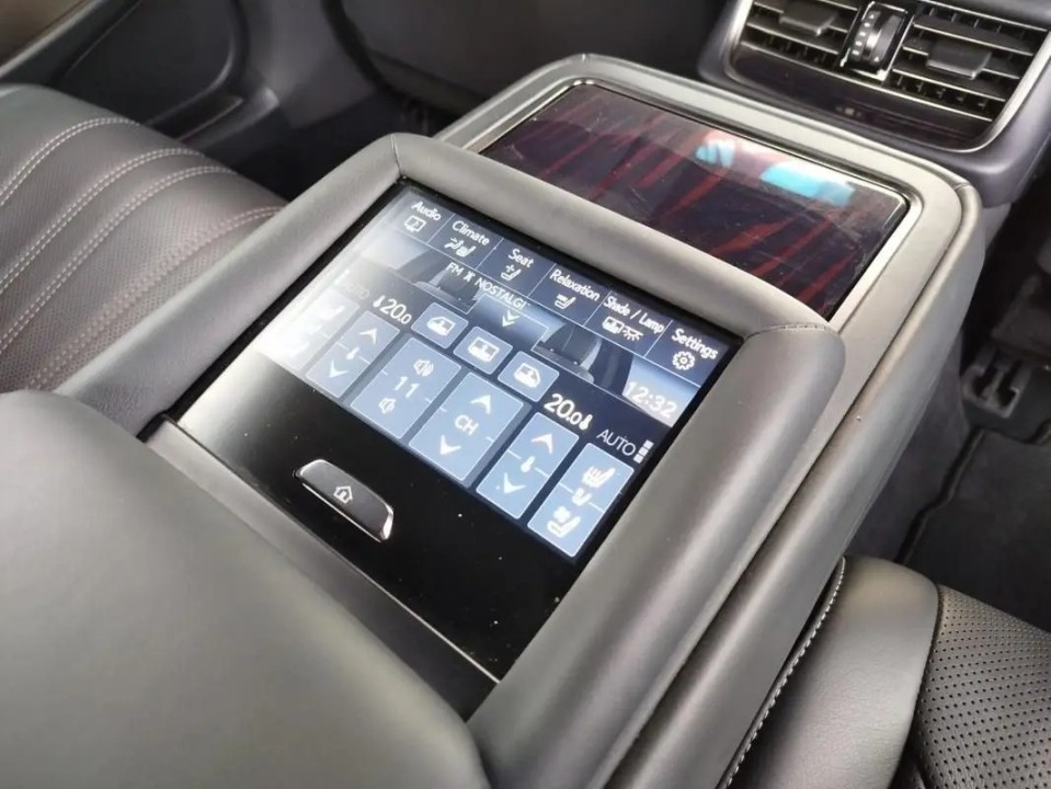 Lexus Seria LS 500h Executive - foto 18