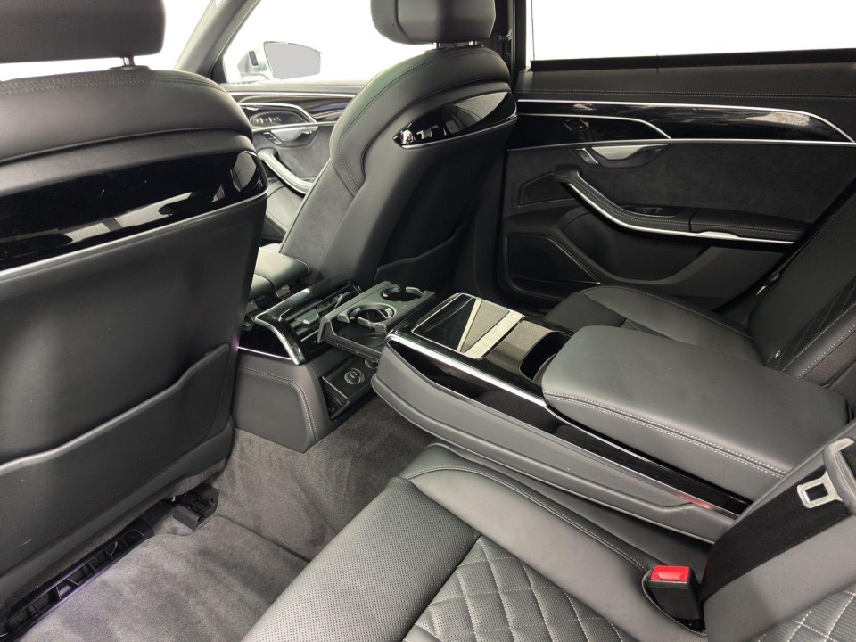 Audi S8 (4)