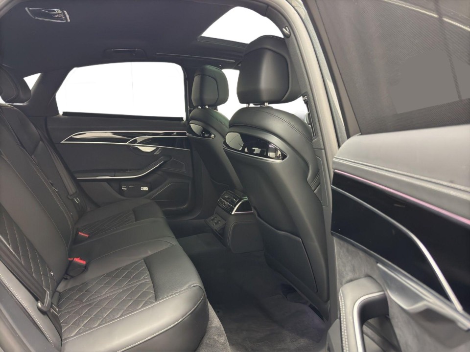 Audi S8 (5)