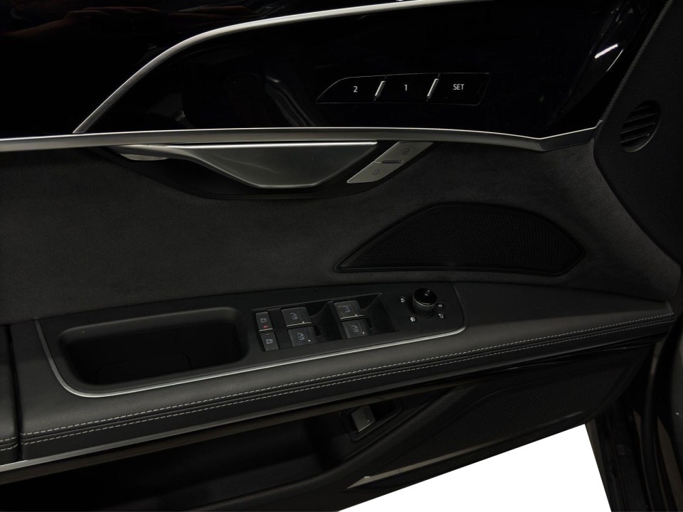 Audi S8 - foto 15