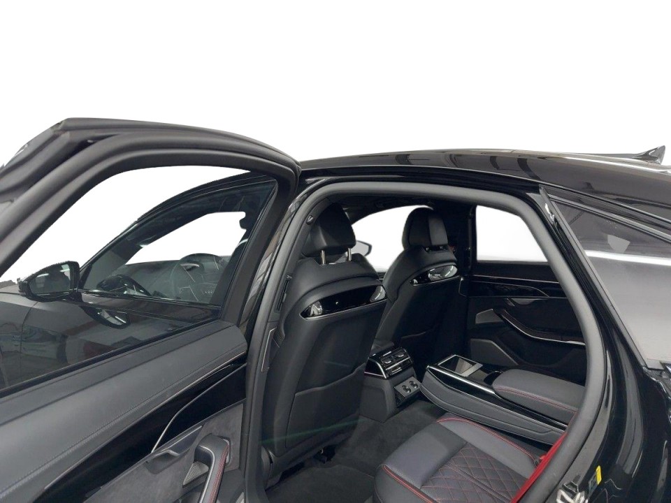 Audi S8 TFSI quattro (5)
