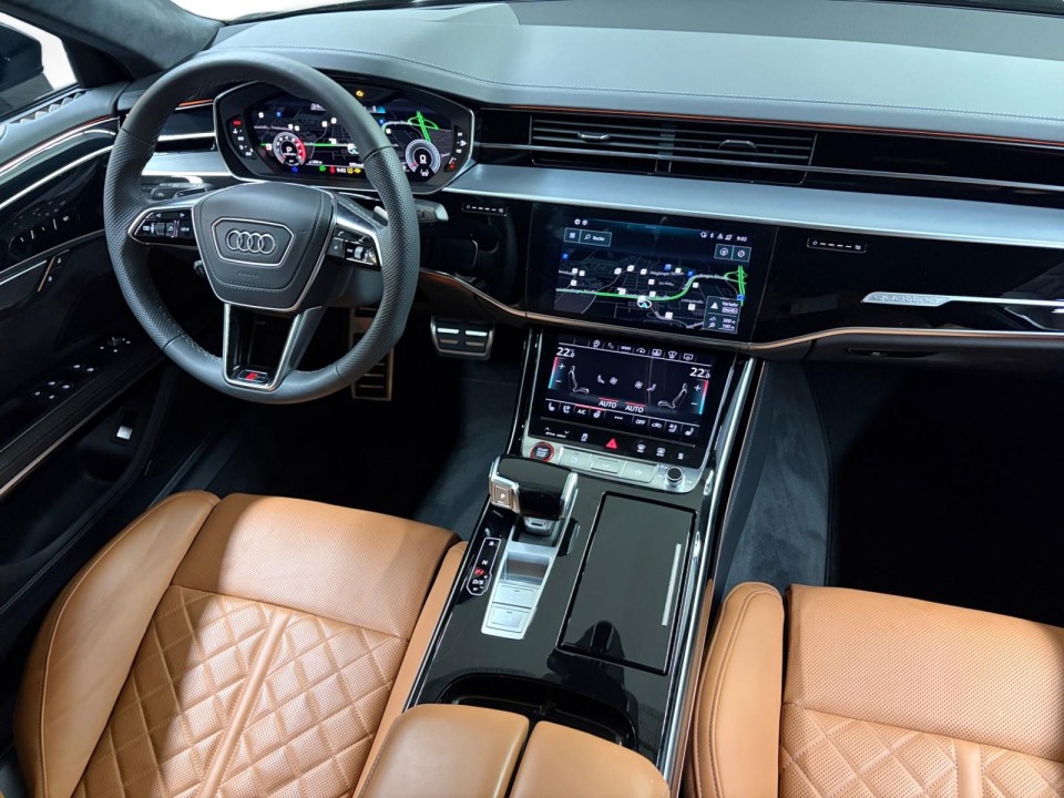 Audi S8 TFSI quattro (5)