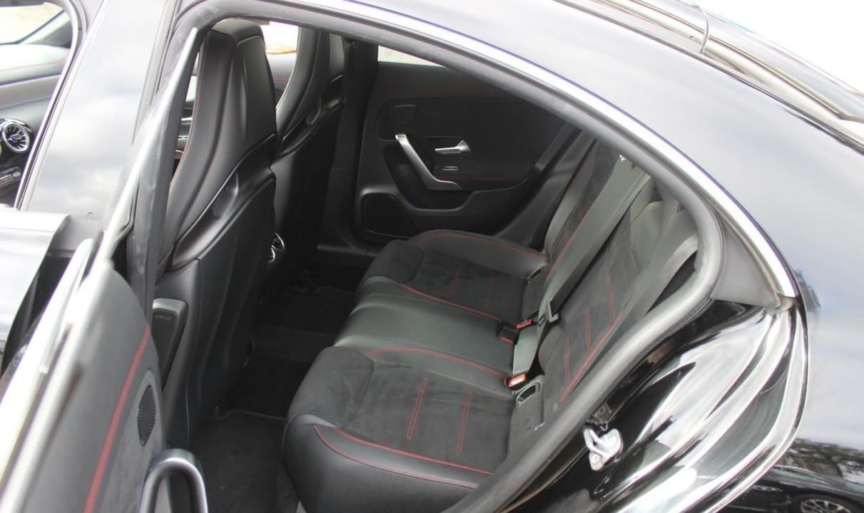 Mercedes-Benz CLA AMG 35 4MATIC - foto 9