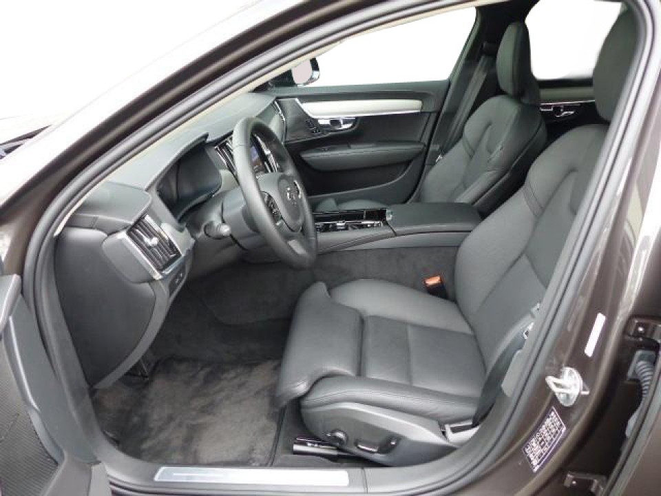 Volvo S90 T8 Recharge AWD Plus Dark (4)