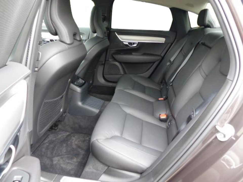 Volvo S90 T8 Recharge AWD Plus Dark (5)