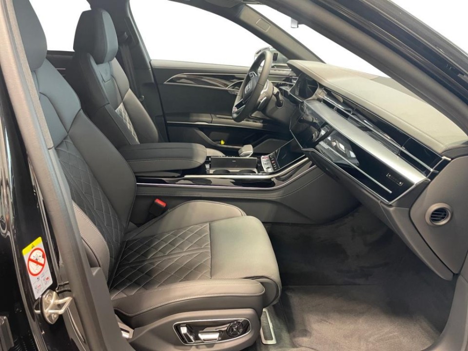 Audi S8 TFSI Quattro (5)
