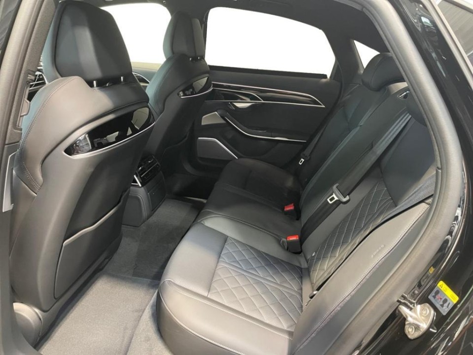 Audi S8 TFSI Quattro (4)